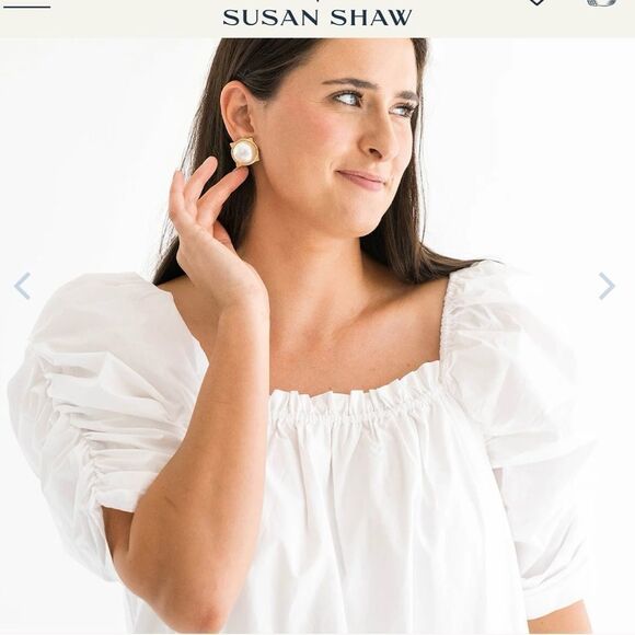 Gold and White Pearl Cabochon Stud Earrings - Picture 4 of 4